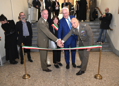 Dettaglio del pubblico che assiste alla cerimonia