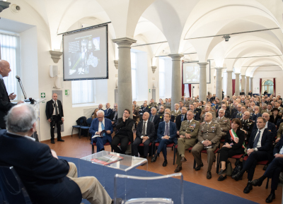 Dettaglio del pubblico che assiste alla cerimonia